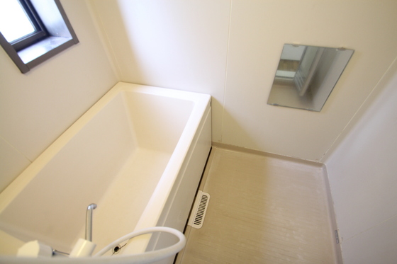 バス・シャワールーム　※別部屋の写真です