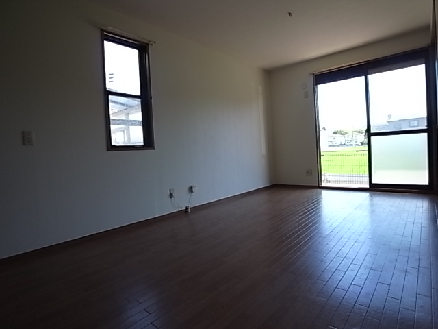 居室・リビング　※103号室の写真になります。