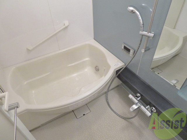 バス・シャワールーム　疲れた日は湯船につかって癒されましょう～。