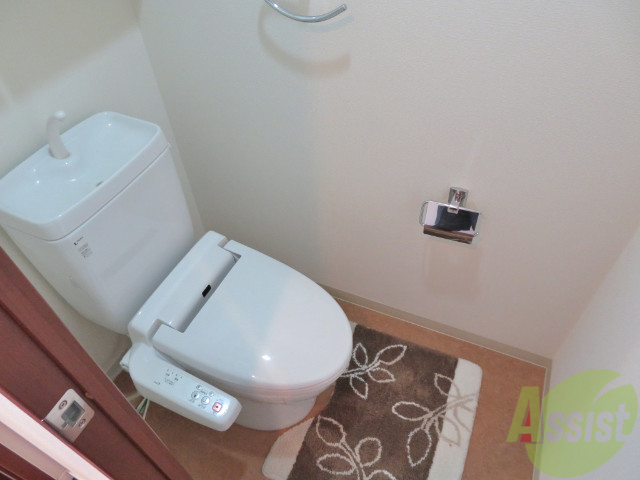 トイレ　人気のウォシュレット機能付きですよー。快適に生活できます。