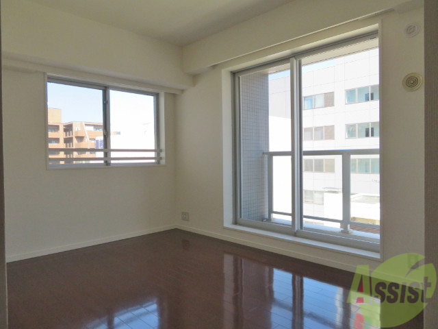 その他部屋・スペース　風通しもよさそうですね。人気の南向きですよ。