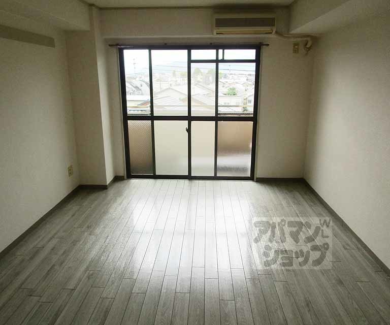 居室・リビング　４０３号室の写真です。