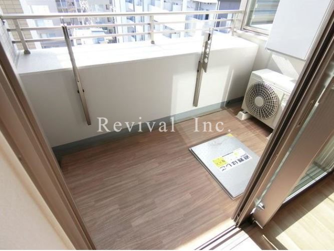 バルコニー　南向きで日当たりも良好でございます