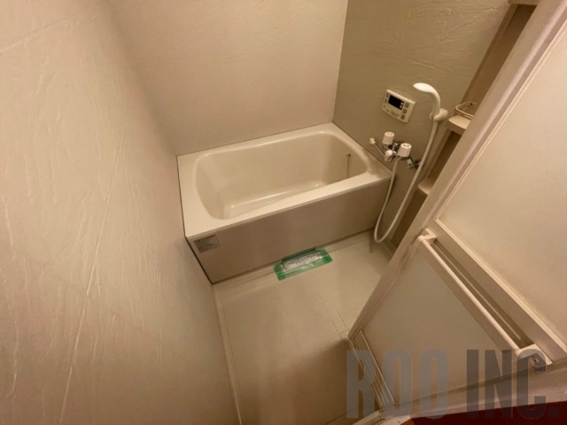 バス・シャワールーム　写真は反転のお部屋です