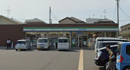 コンビニ　ファミリーマート岩槻西町店（コンビニ）まで328m