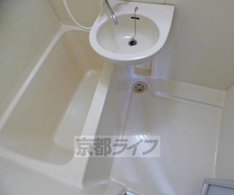 バス・シャワールーム　ゆったり浸かれるお風呂です。