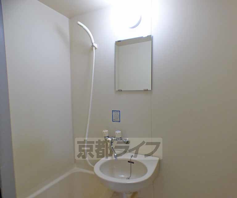 洗面設備　丸い形が可愛い洗面台です。