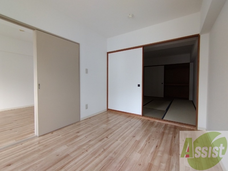 居室・リビング　リビングです。戸を開けるとより開放的ですね。