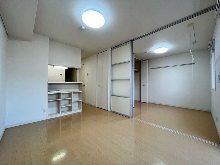 居室・リビング　10帖のひろびろとしたリビング☆