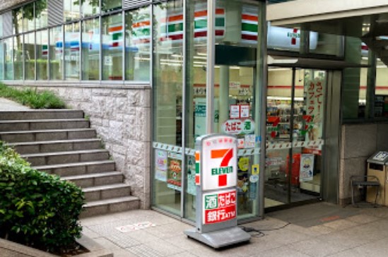 コンビニ　セブンイレブン 赤坂ガーデンシティ店（コンビニ）まで676m
