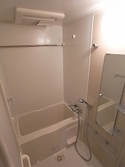 バス・シャワールーム　浴室乾燥機付きのバスルーム