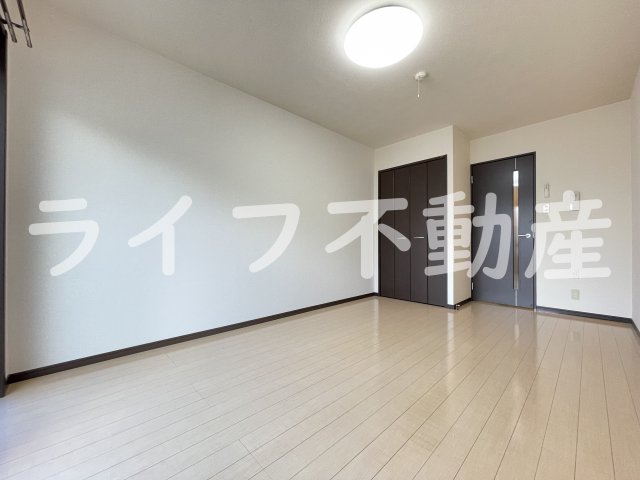 居室・リビング　こちらのリビングで趣味の時間をお楽しみください