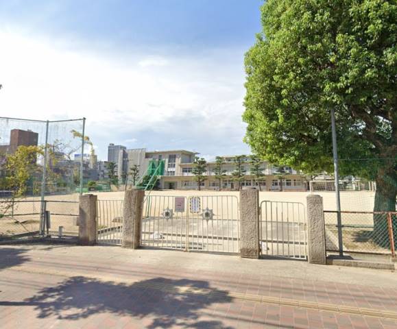 小学校　南小学校（小学校）まで529m