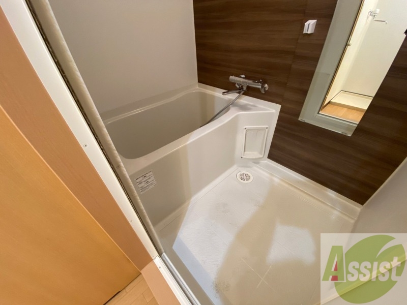 バス・シャワールーム　お風呂になります。一日の疲れを癒してくださいね。