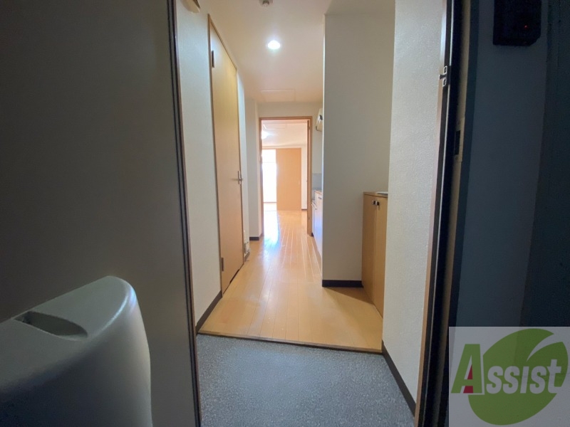 玄関　玄関です。ご覧の通り広々としていますね。