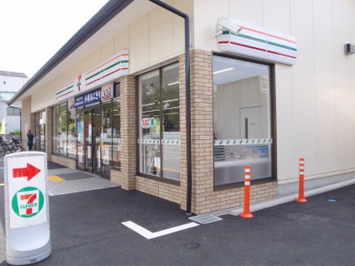 コンビニ　セブンイレブン（コンビニ）まで200m