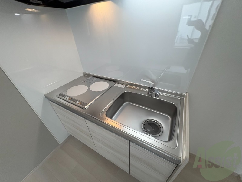 キッチン　キッチンはこちらのＩＨクッキングヒーター付きになりますね。