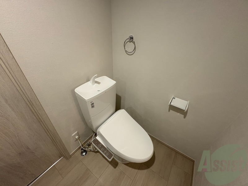 トイレ　トイレはこちらのウォシュレット付きになりますね。