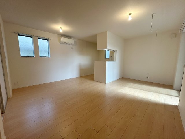 居室・リビング　同建物別号室参考写真