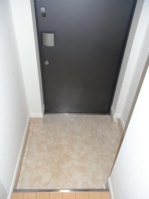 玄関　お部屋探しは株式会社　タウンハウジング　までお気軽にお問合…