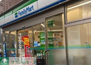 コンビニ　ファミリーマート新宿大久保一丁目店（コンビニ）まで150m