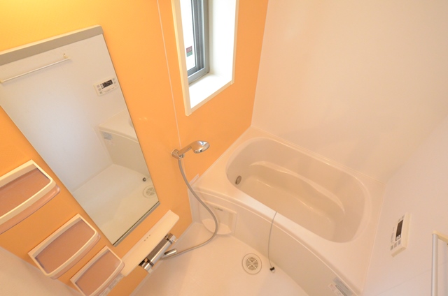 バス・シャワールーム　浴室乾燥・追い炊き機能付きで便利☆