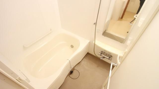 バス・シャワールーム　★浴室乾燥付きのゆったりバスルーム★