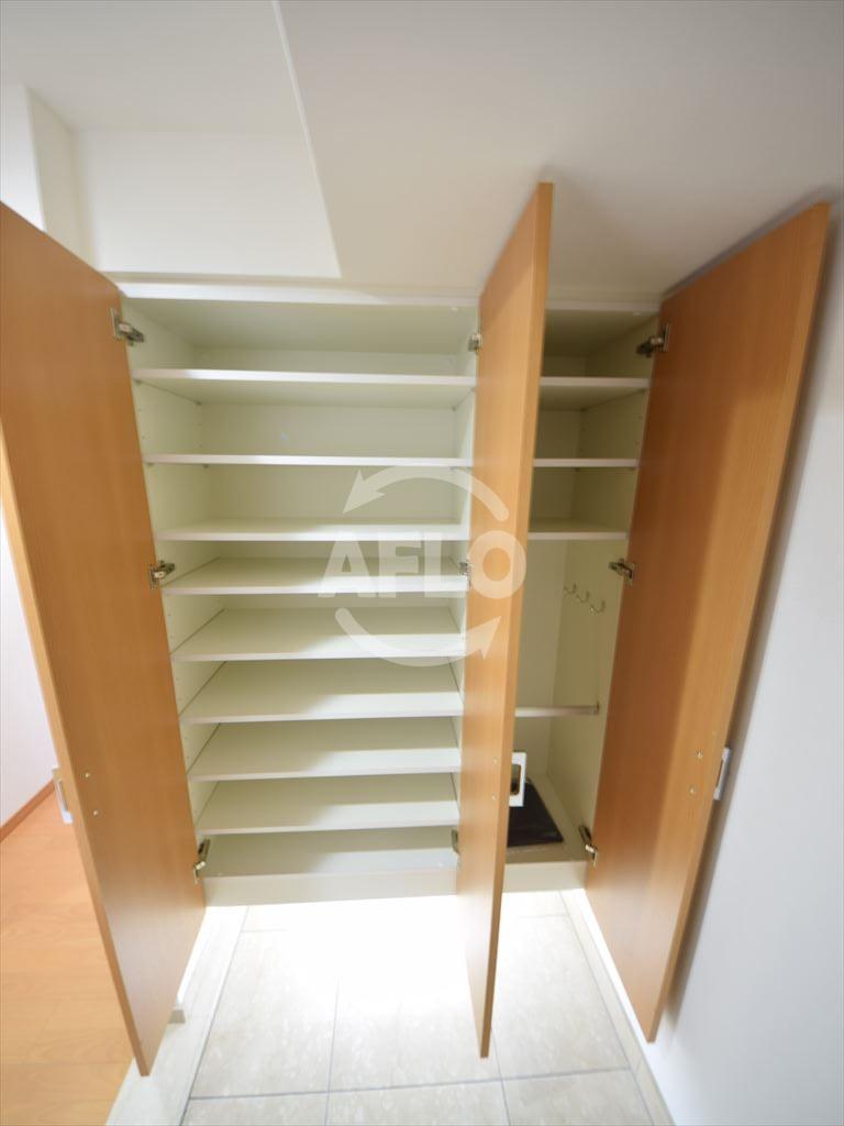 収納　リーガル南堀江　下足入れ