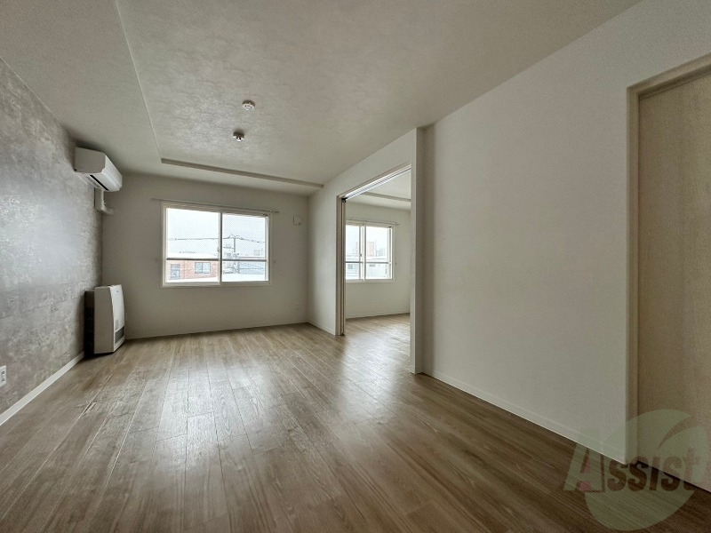 居室・リビング　広々としたリビングですね。使い勝手がよさそうですね！