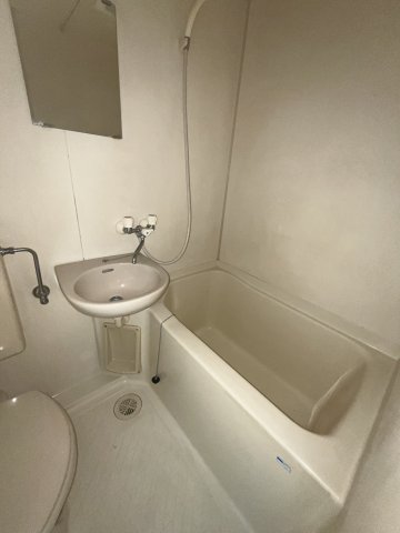 バス・シャワールーム　コンパクトで使いやすいお風呂です