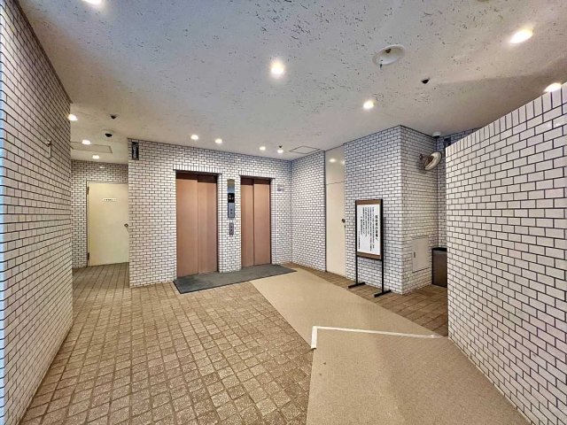 エントランス　落ち着いたエントランスです