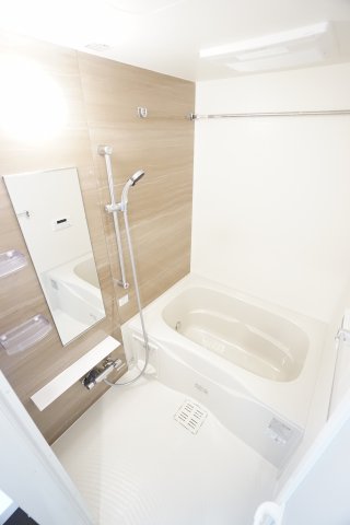 バス・シャワールーム　※同物件・反転タイプの写真です。