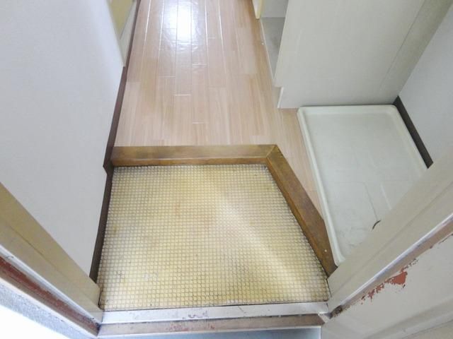 玄関　同建物別号室参考写真です