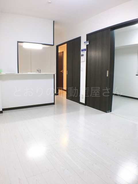 居室・リビング　ホワイトカラーの床材