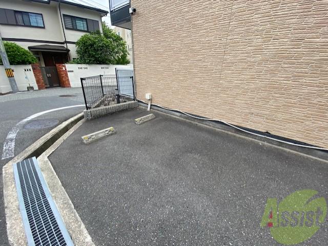 その他　机も付いてて便利です。