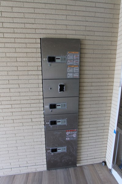 ロビー　宅配ボックス