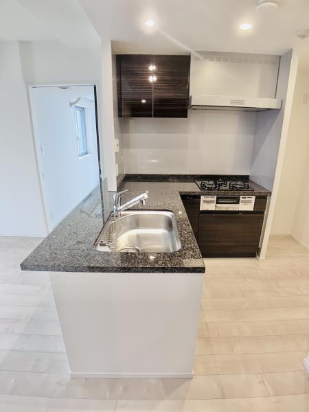 キッチン　コンパクトなキッチンで掃除もラクラク