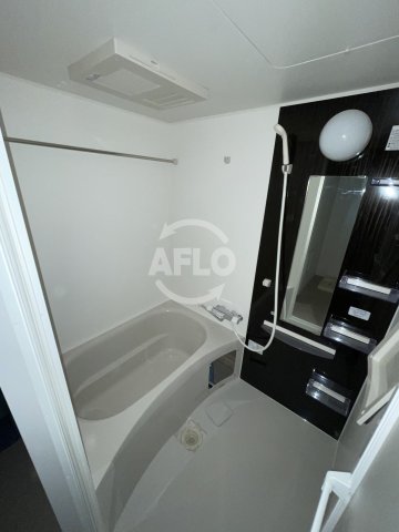 バス・シャワールーム　セレニテ福島アリア　浴室