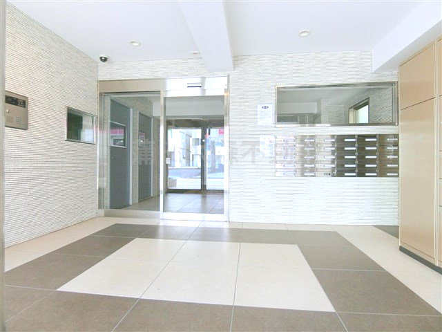 エントランス　防犯カメラTVモニター付オートロック宅配BOXメールBOX管