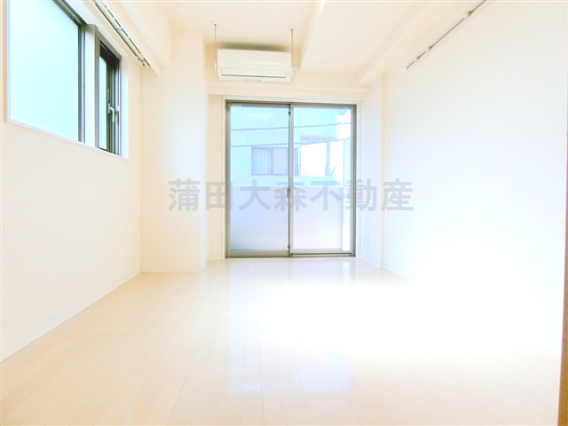 居室・リビング　角部屋2面採光の洋室