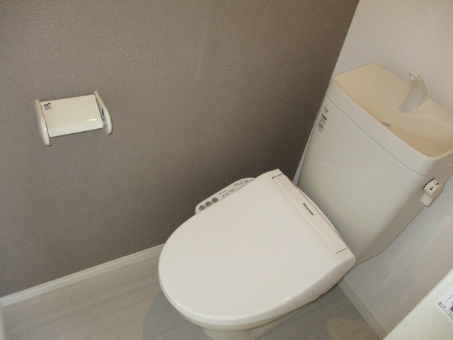 トイレ　温水洗浄便座付き