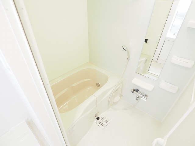 バス・シャワールーム　ゆったりバスルーム。