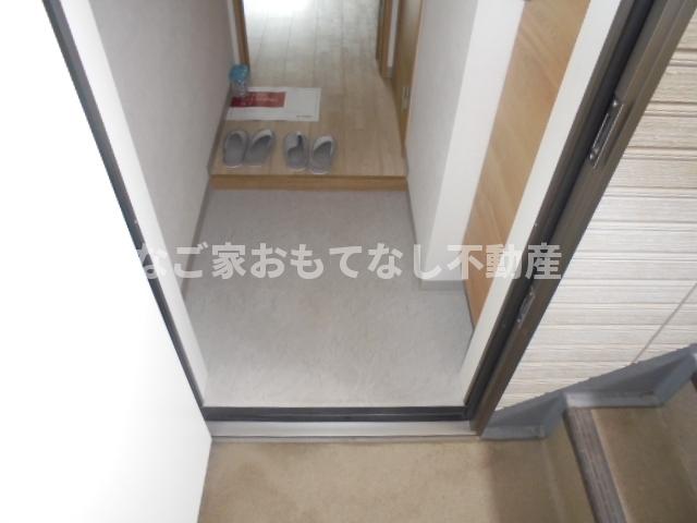 玄関　※写真は別号室