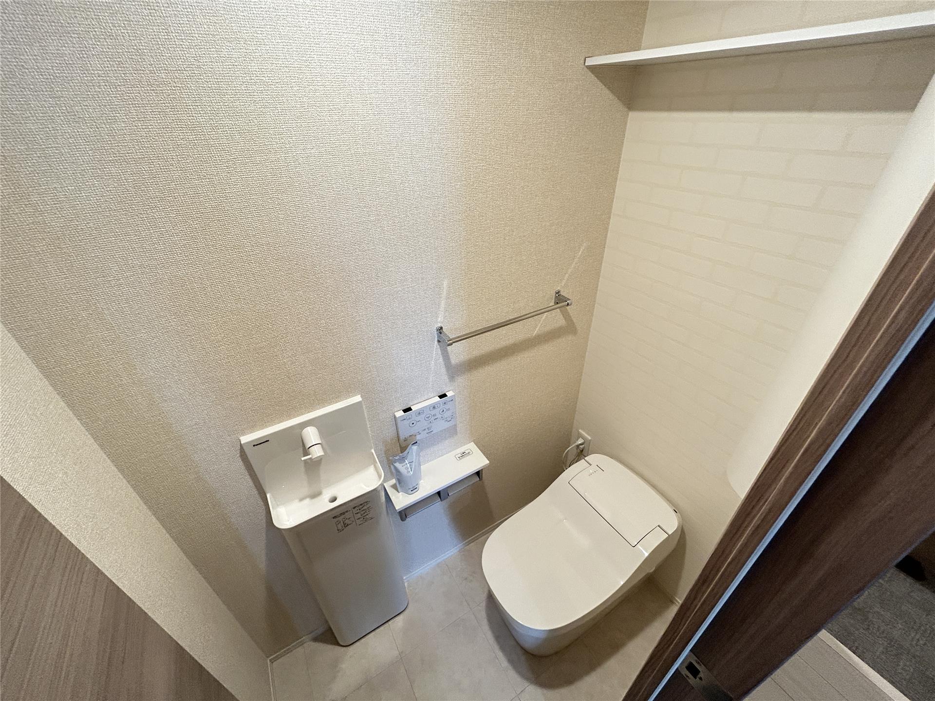 トイレ　温水洗浄暖房便座付トイレ