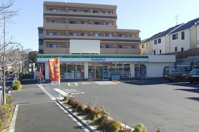 コンビニ　ファミリーマート（コンビニ）まで442m