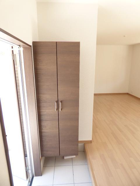 玄関　トールタイプのシューズボックス付きで。