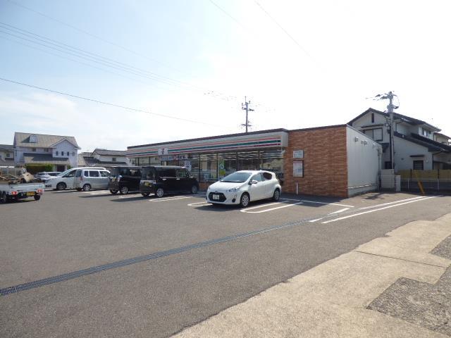 コンビニ　セブンイレブン竹松本町店（コンビニ）まで550m
