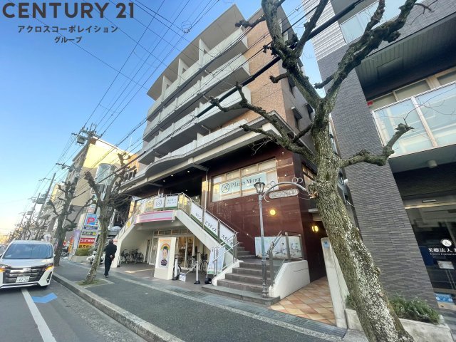 建物外観　駅前の好立地！スーパーもコンビニも近くて便利！