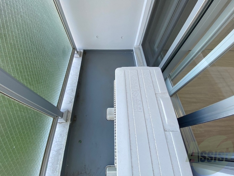 バルコニー　バルコニーは幅があり、広い印象を受けました。