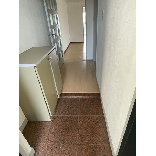 玄関　※別室の参考写真の為、現況優先です。